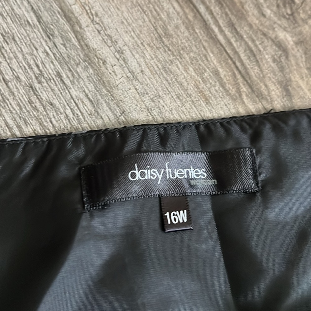 Daisy Fuentes Floral Skirt Size 16W - Picture 3 of 5
